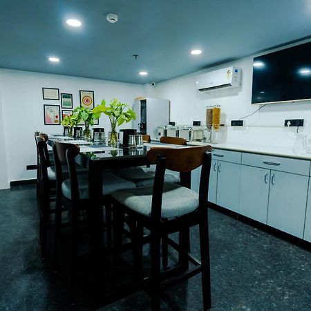 Bedchambers Luxury Apartment Near Golf Course Road غورغاون المظهر الخارجي الصورة