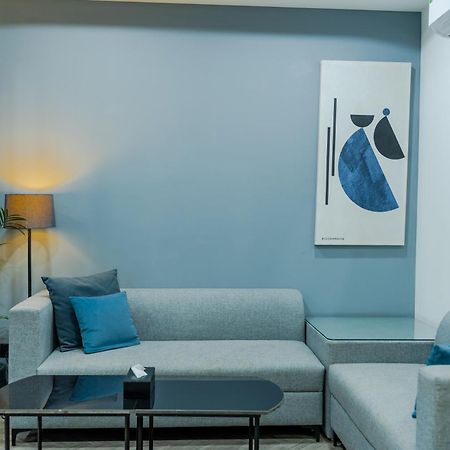 Bedchambers Luxury Apartment Near Golf Course Road غورغاون المظهر الخارجي الصورة