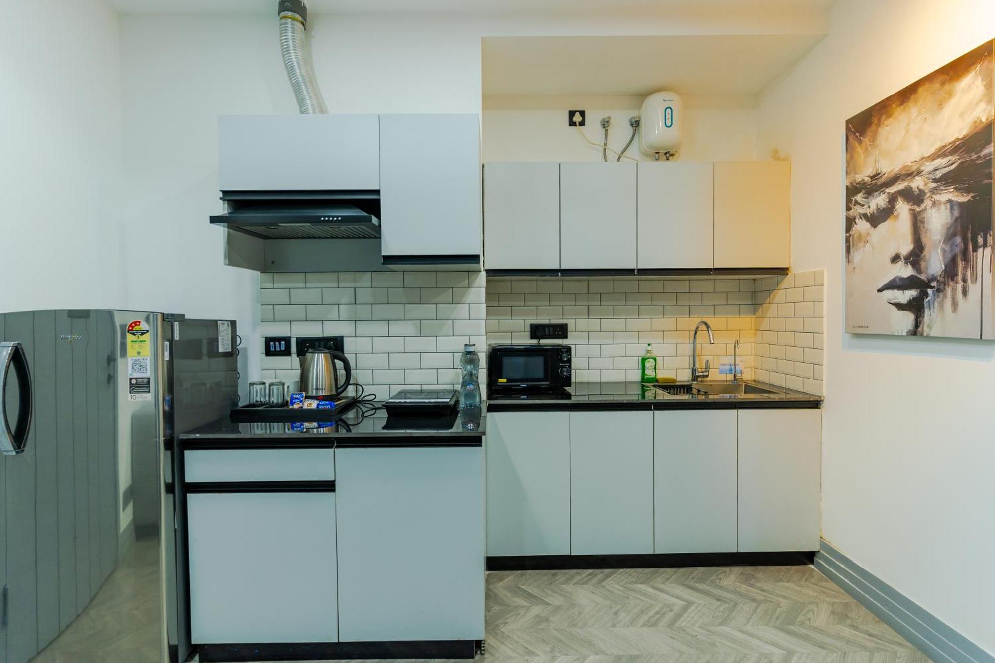 Bedchambers Luxury Apartment Near Golf Course Road غورغاون المظهر الخارجي الصورة