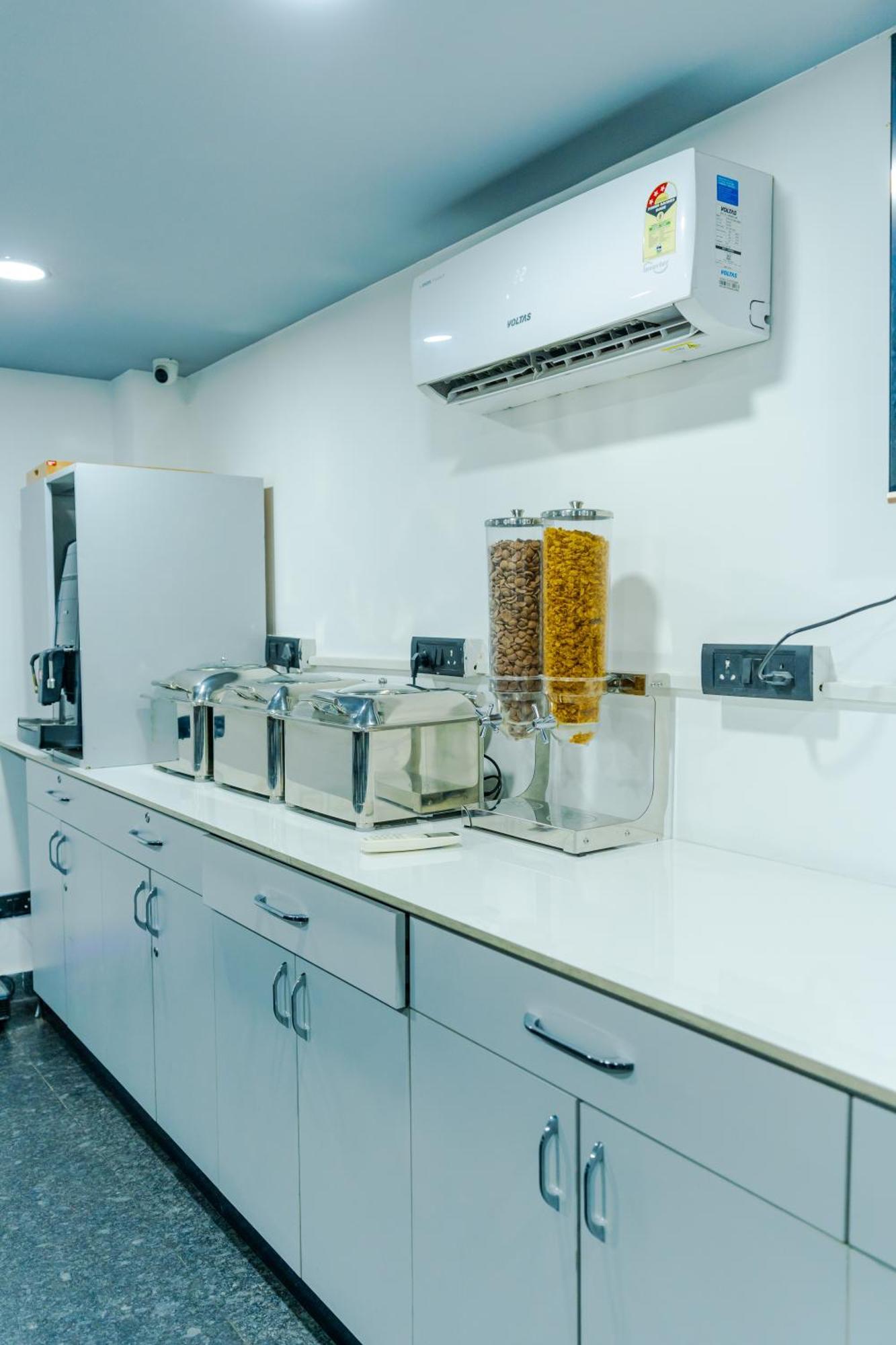 Bedchambers Luxury Apartment Near Golf Course Road غورغاون المظهر الخارجي الصورة