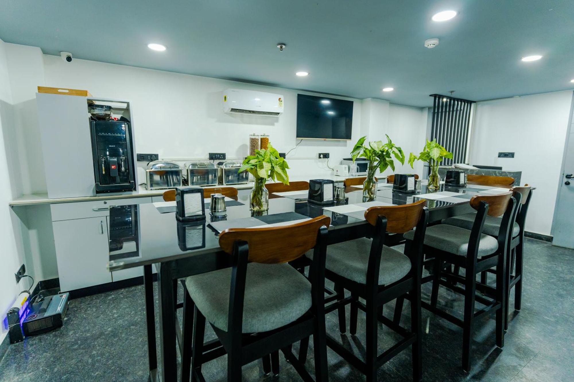 Bedchambers Luxury Apartment Near Golf Course Road غورغاون المظهر الخارجي الصورة