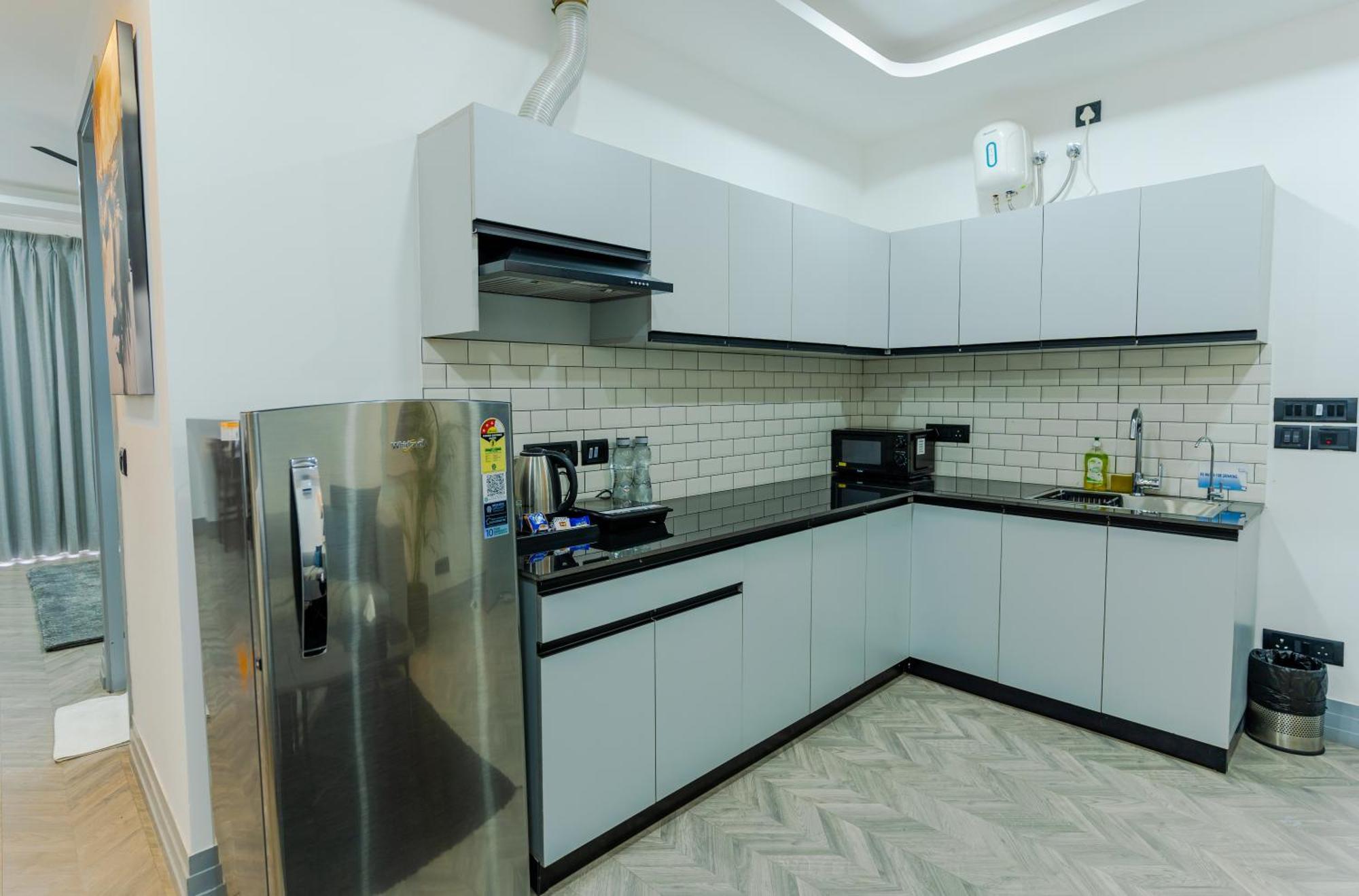 Bedchambers Luxury Apartment Near Golf Course Road غورغاون المظهر الخارجي الصورة